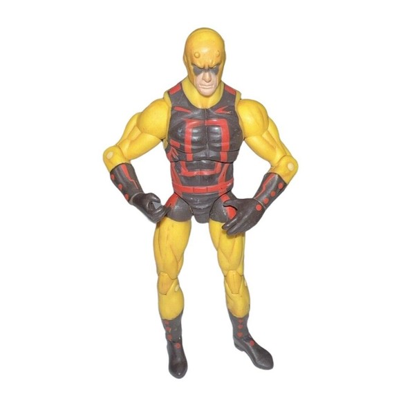 2009 Hasbro Marvel Universe Daredevil Yellow Version 3.75" - Picture 1 of 2